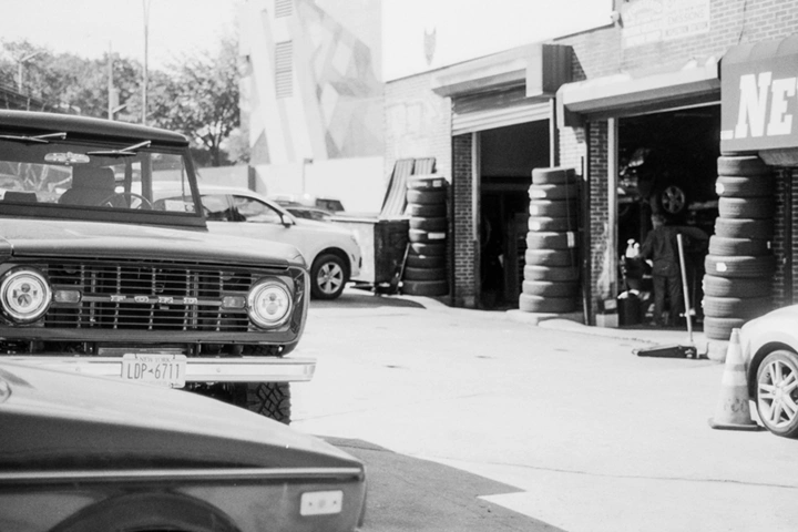 un'autofficina per le strade di Brooklyn